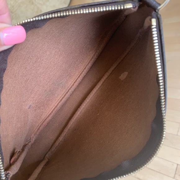 Pochette Accessories w/Authentic Xbody Strap - Picture 11 of 16